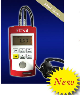 Calibro di spessore multiplo di eco, spessimetro ultrasonico tenuto in mano SA4+